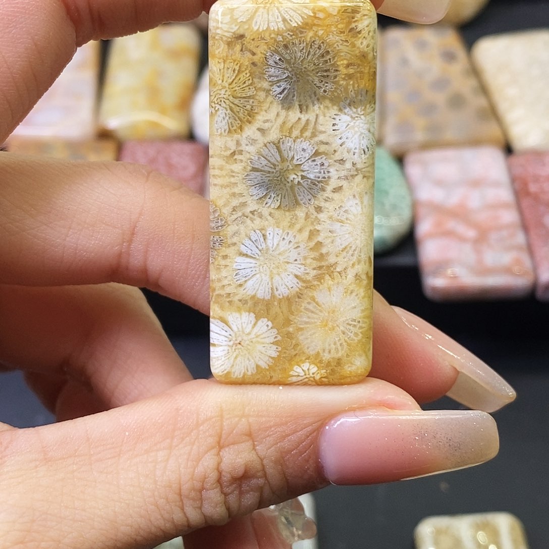 硅化玉颈饰合金肉****^