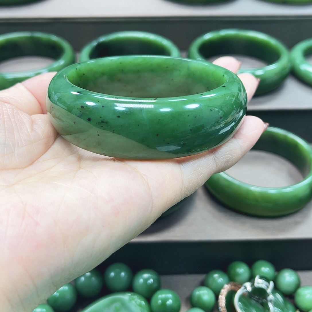和田玉（碧玉）未镶嵌手镯