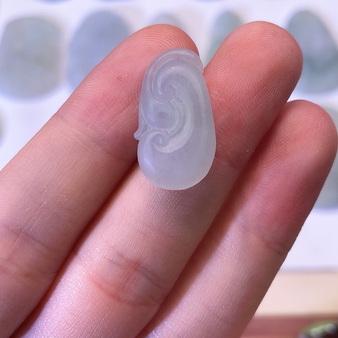 定制翡翠未镶嵌如意