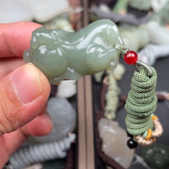 和田玉吊坠未镶嵌