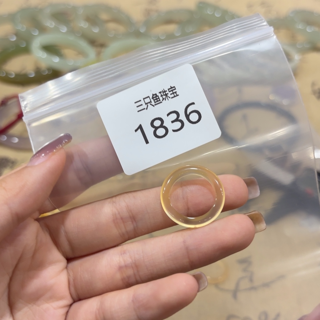 不***子玛瑙/玉髓未镶嵌颈饰