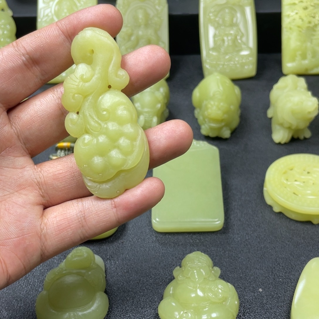 和田玉未镶嵌颈饰