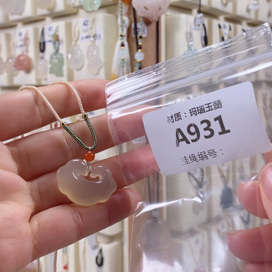 一***白玛瑙/玉髓未镶嵌颈饰