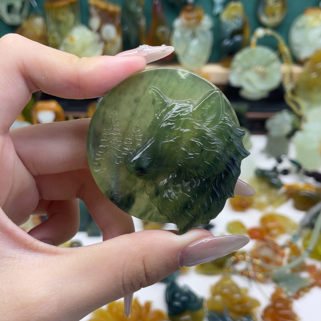 蛇纹石玉颈饰未镶嵌