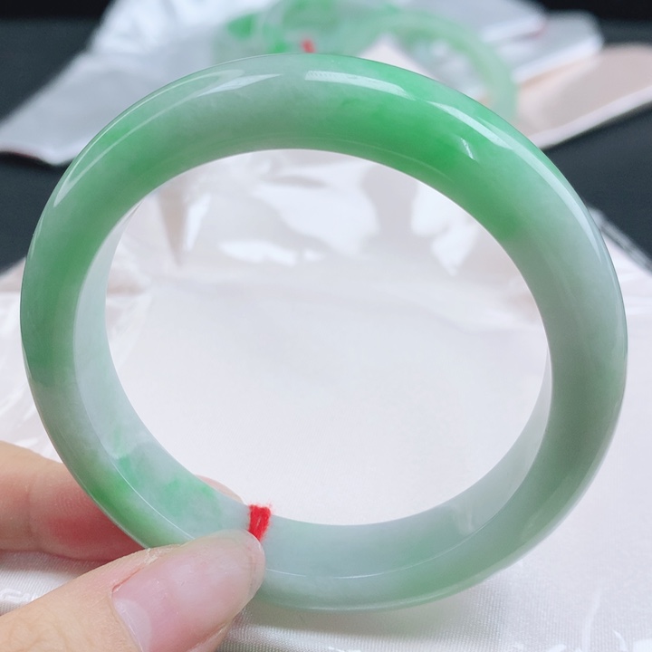 翡翠未镶嵌手镯缅甸57.5飘阳绿正圈