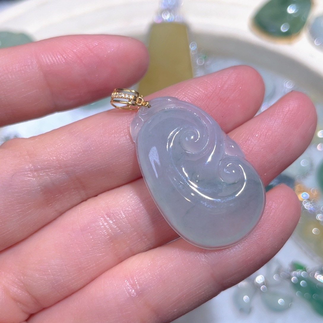 翡翠颈饰18K金镶嵌翡翠