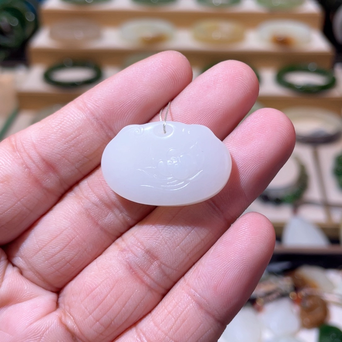 和田玉高品白玉荷花锁未镶嵌