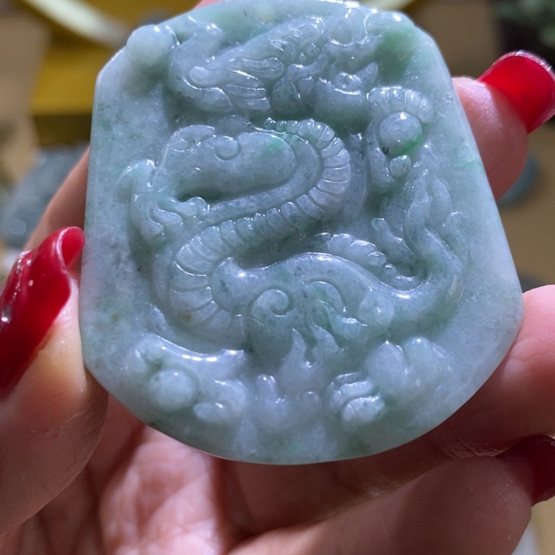 【闪购商品】翡翠颈饰未镶嵌龙牌