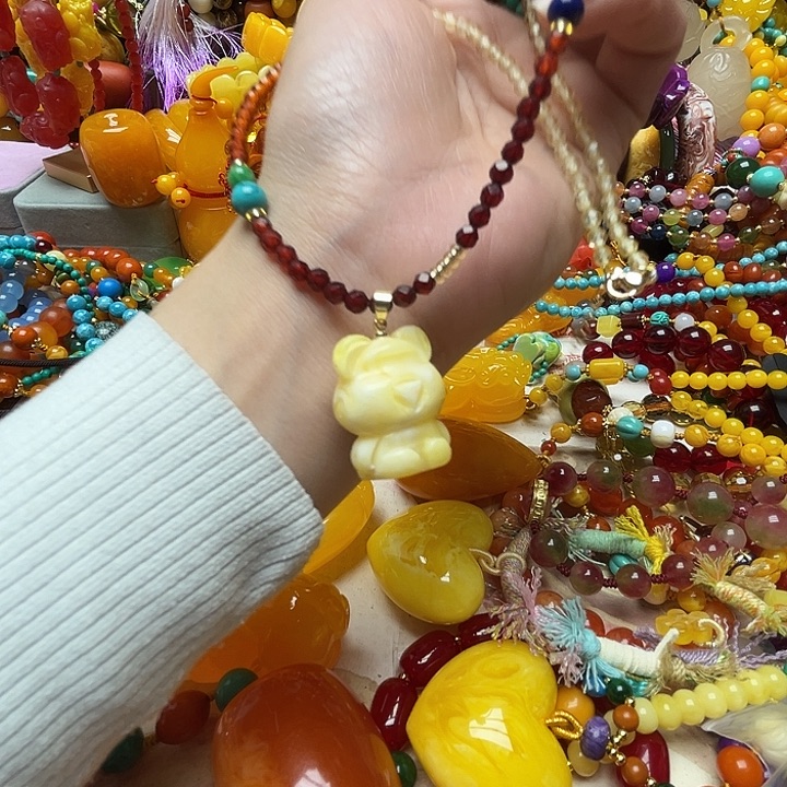 树脂制品588彩虹链小熊锁骨链