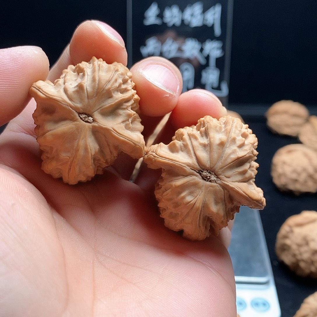 文玩核桃吊坠马老四38