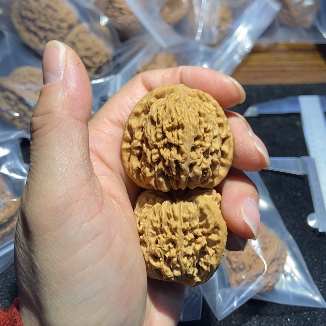 文玩核桃吊坠南疆老树果子99