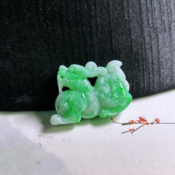 好漂亮的精工招财进宝阳绿貔貅项坠