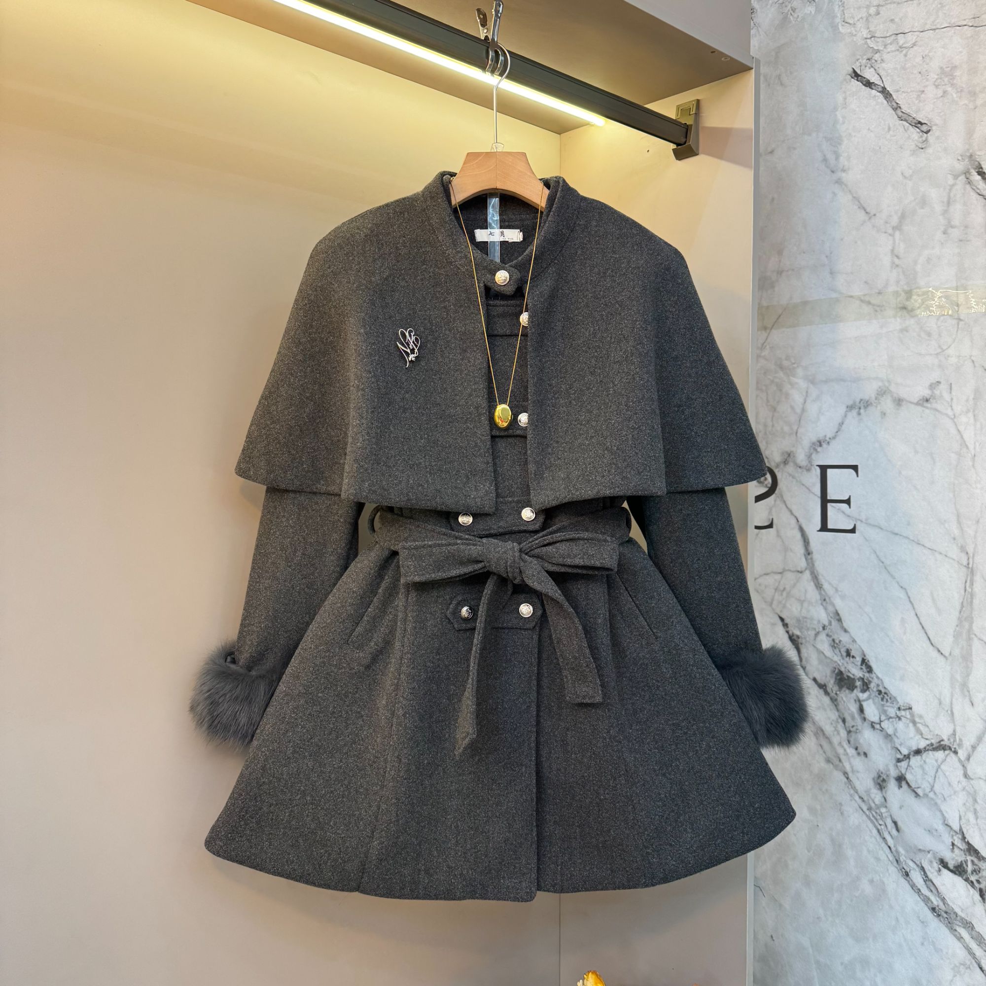 2025新款大码时尚法式精致小香风微胖复古气质披肩+外套套装9977