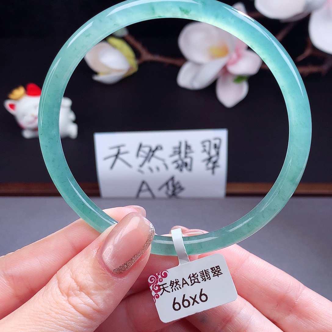 翡翠手镯（圆镯）未镶嵌