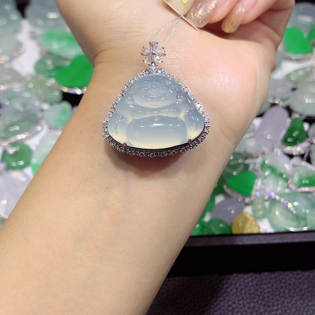 翡翠18K金镶嵌颈饰佛