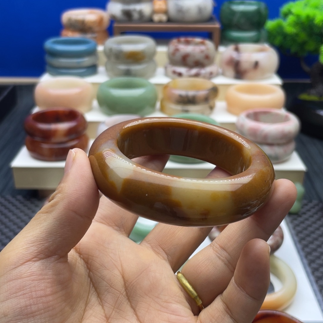 石英质玉未镶嵌手镯