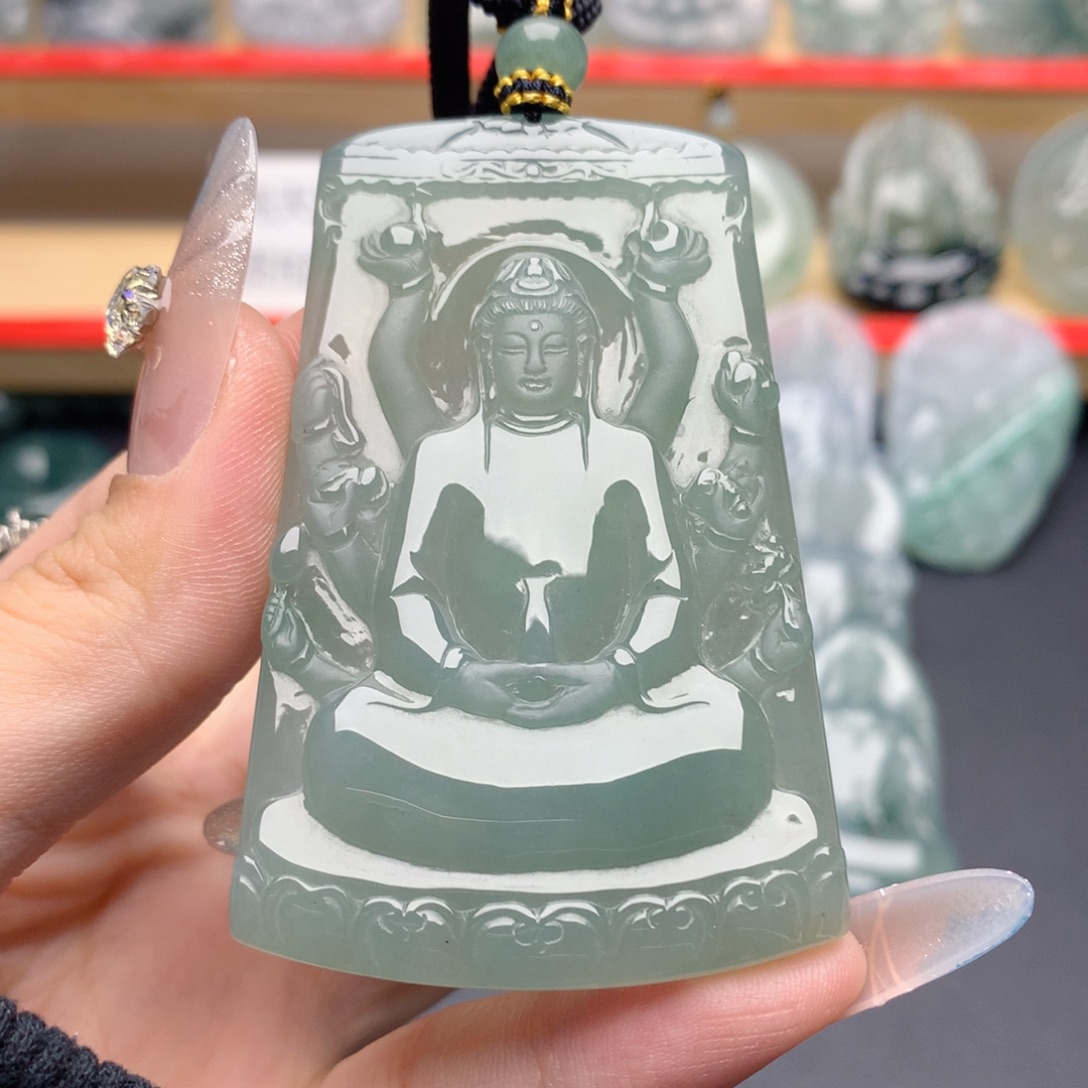实***徐翡翠未镶嵌颈饰千手观音
