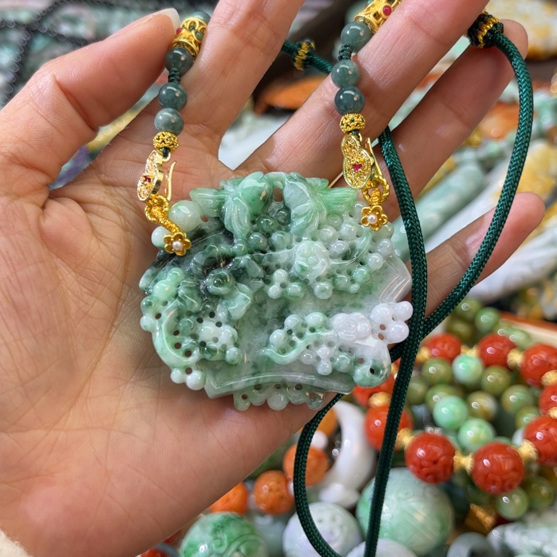 翡翠颈饰未镶嵌待编款