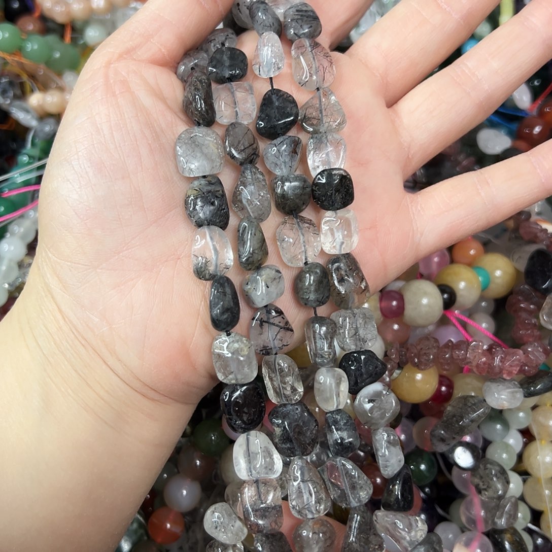 玛瑙/玉髓未镶嵌珠宝半成品，卡11左右黑发晶随形一条