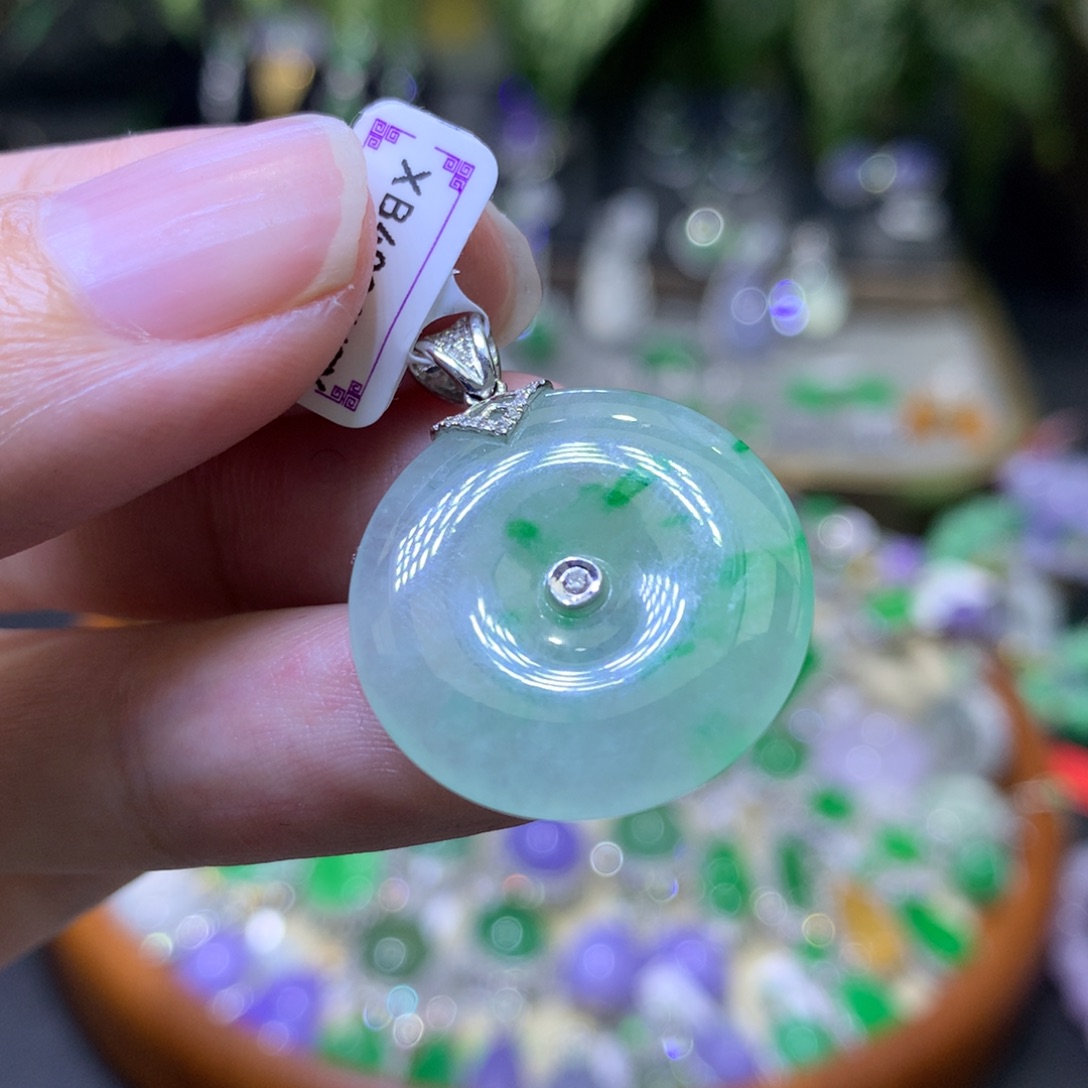 颈饰18K金镶嵌翡翠