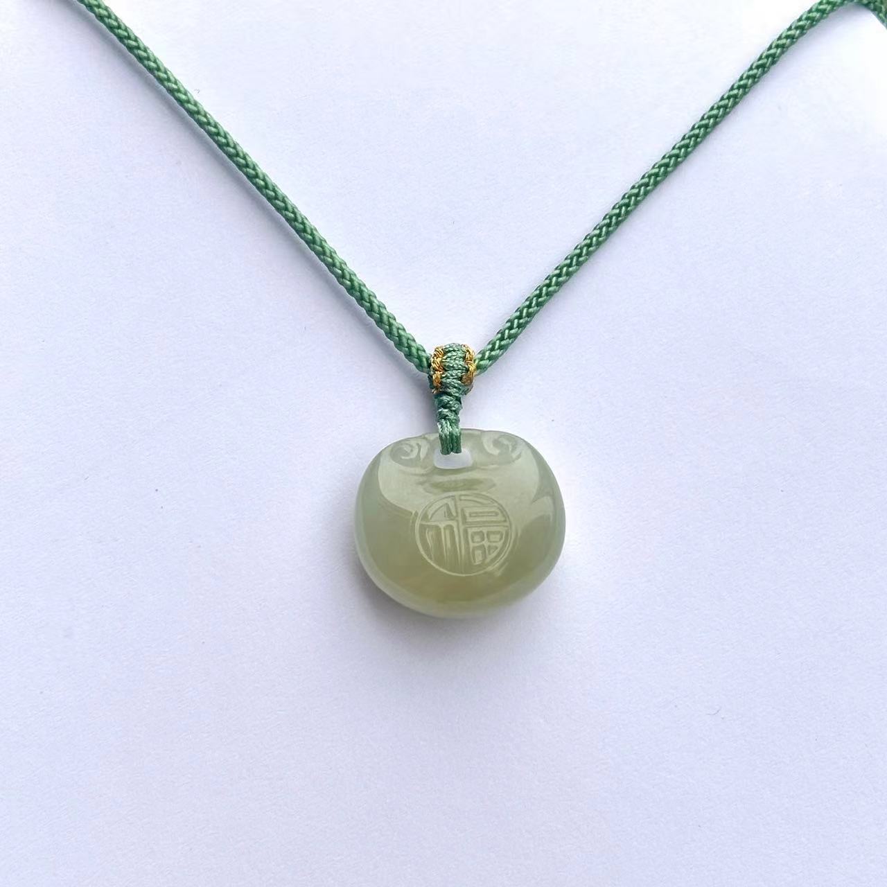 天然和田玉吊坠，晴水绿