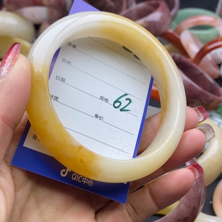 石英质玉手镯未镶嵌