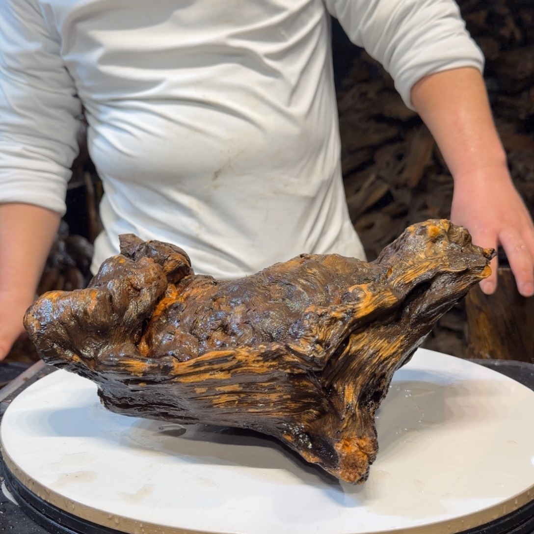 用***6木王一刀琥珀木摆件130