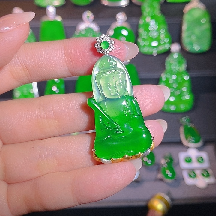 翡翠18K金镶嵌颈饰