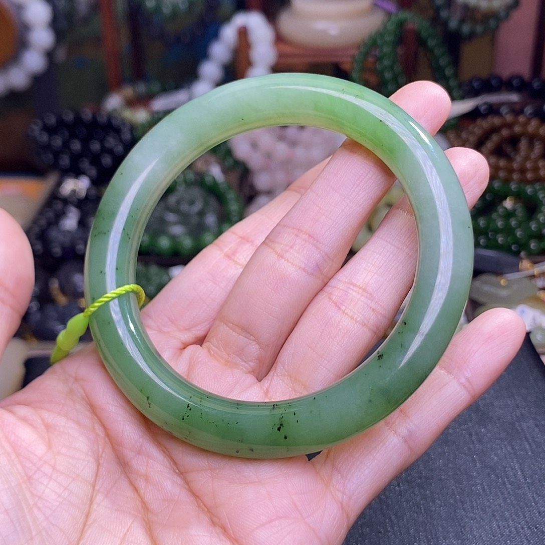 和田玉未镶嵌颈饰56 乌兰海圆条碧玉手镯