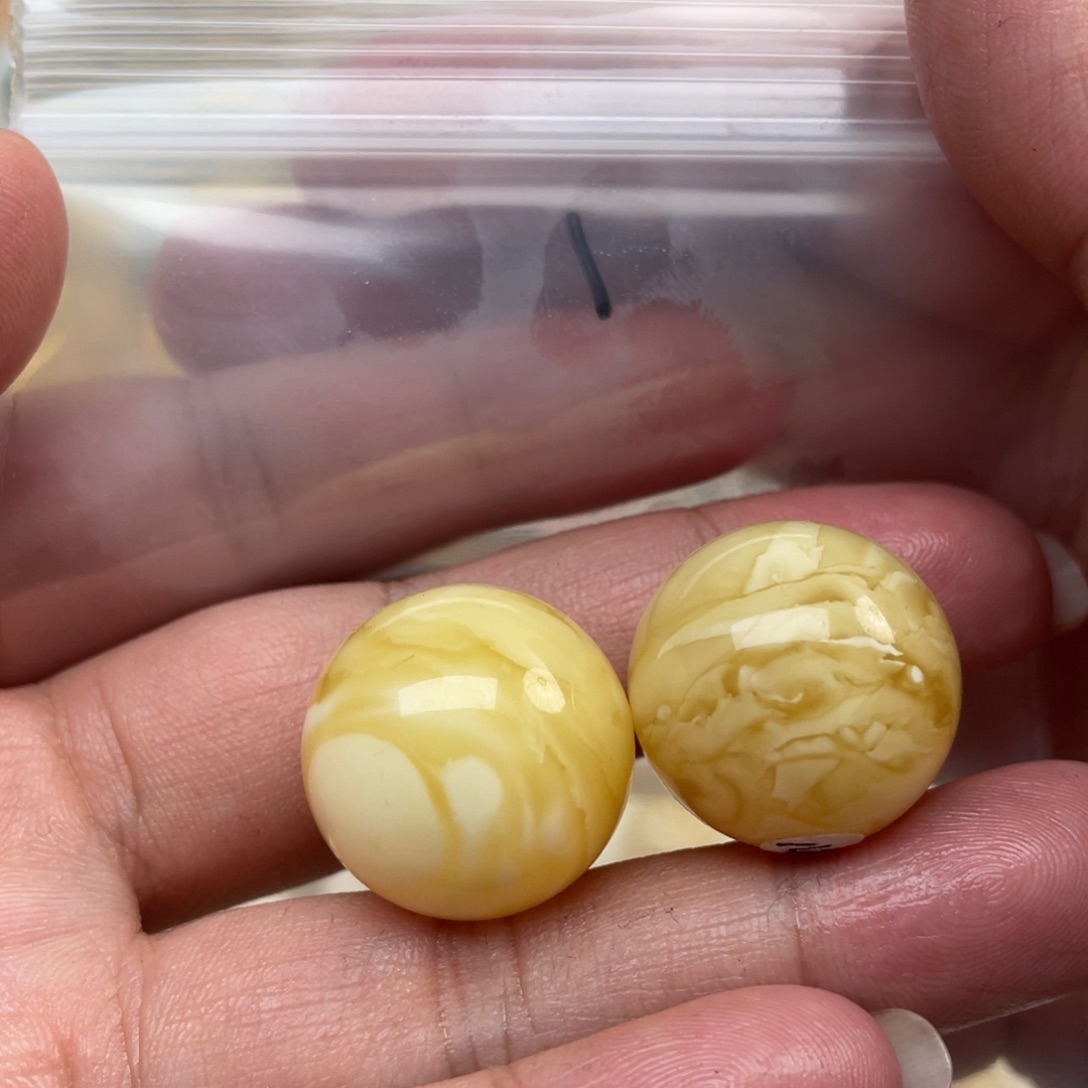 蜜蜡裸石未镶嵌逍**在蜜蜡