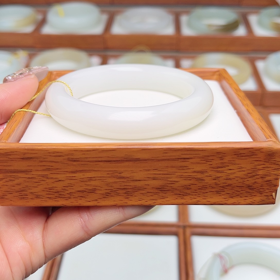 和田玉手镯未镶嵌52.8