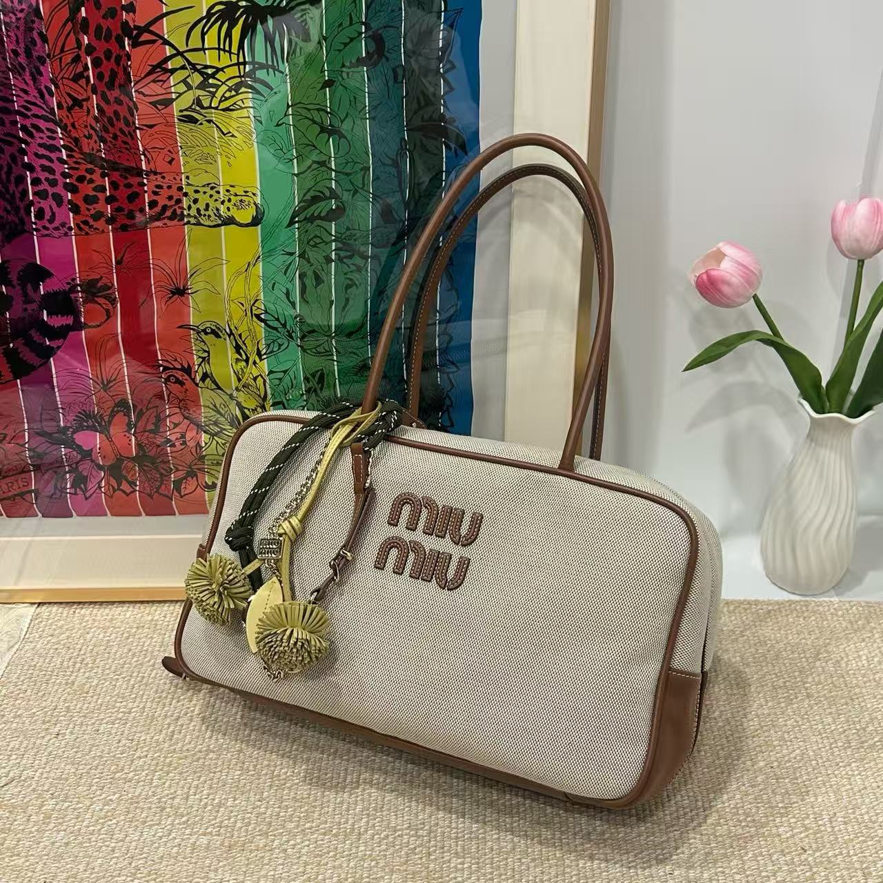 99新 MIU MIU/缪缪 米白色帆布保龄球包尺寸34*20*11cm