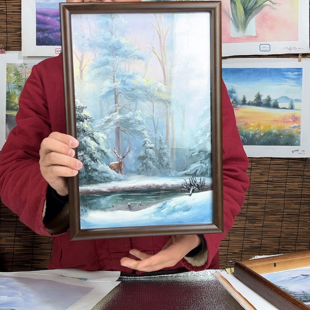 油画行路人小院绘画作品