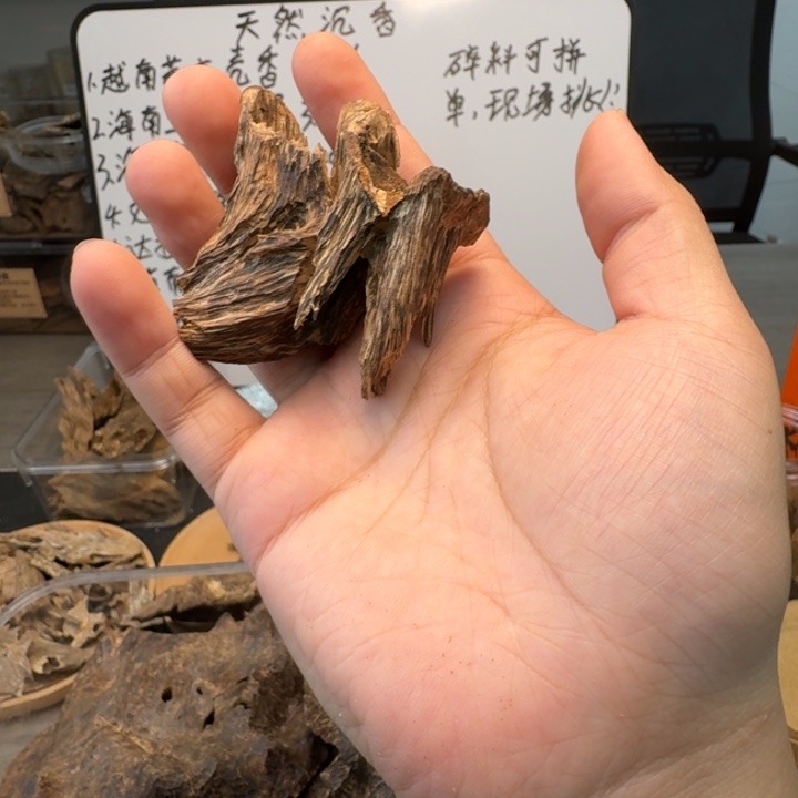 鹤***歌达拉干小料14克。  