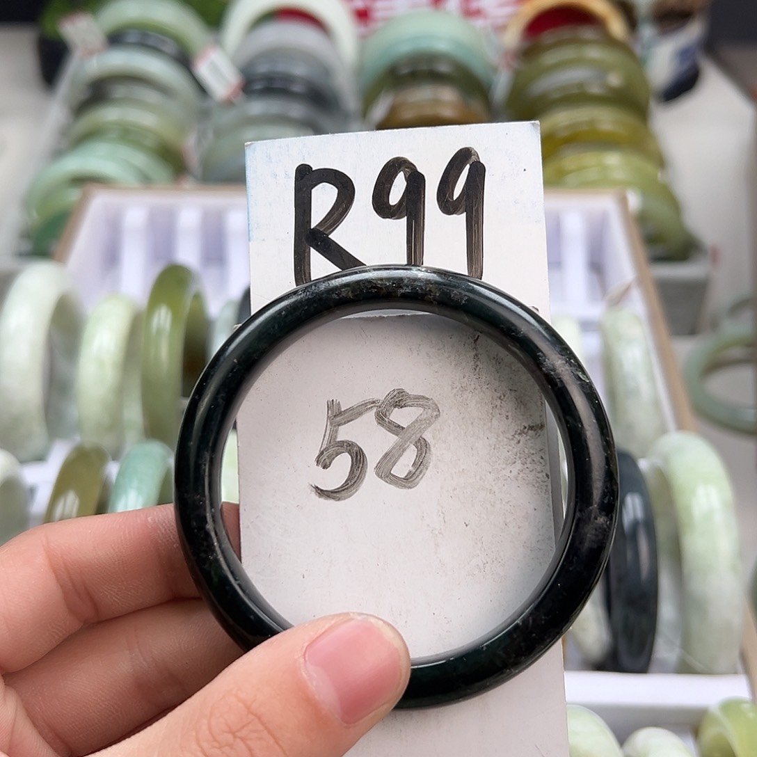 岫玉手镯未镶嵌天然岫玉微瑕，可以正常佩戴