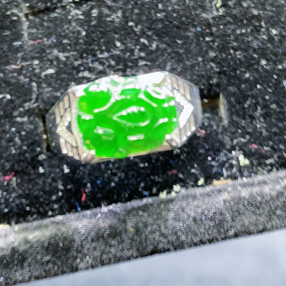 翡翠颈饰未镶嵌125，