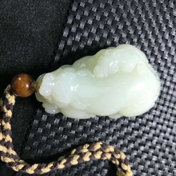 纯手工雕刻新疆和田玉手把件貔貅重量166克