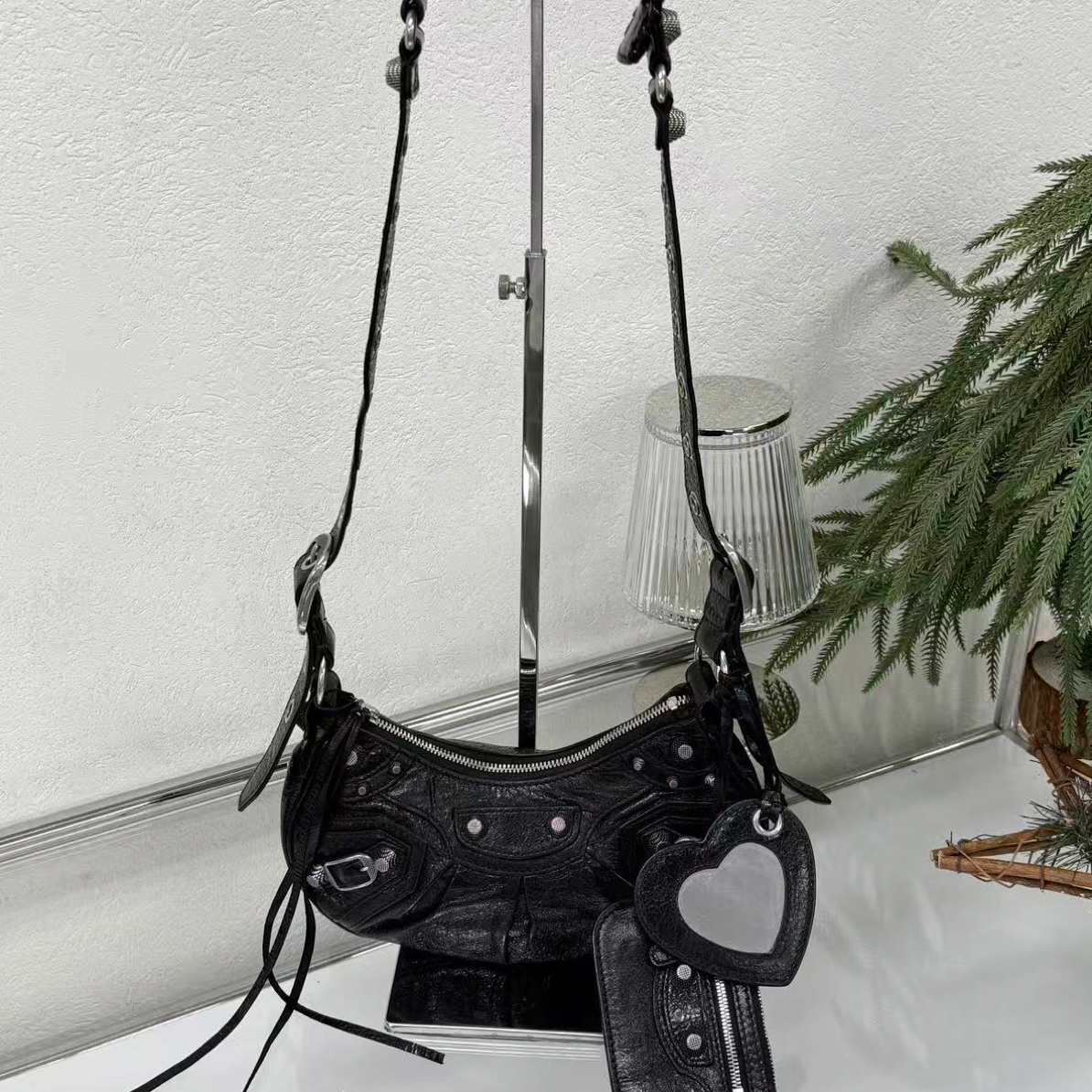 95新 Balenciaga/巴黎世家 黑银油腊皮xs月牙机车斜挎包单肩