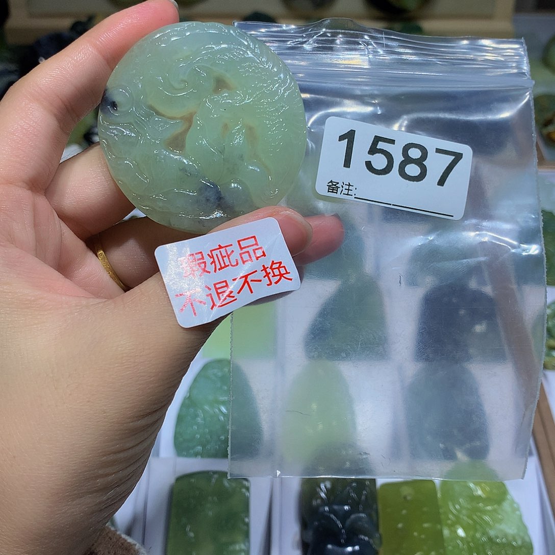 蛇纹石玉未镶嵌颈饰