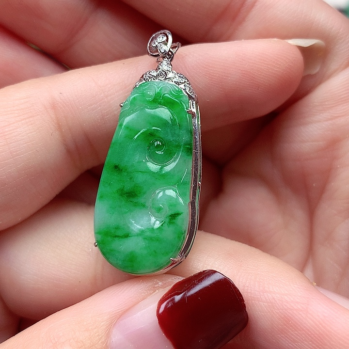 翡翠颈饰18K金镶嵌翡翠