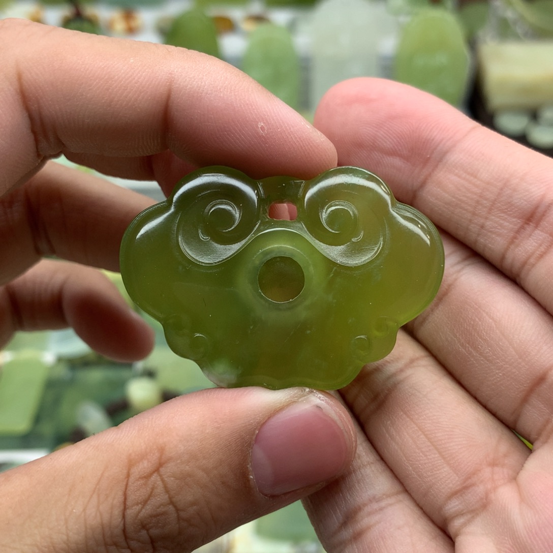 岫玉未镶嵌吊坠(赠链)