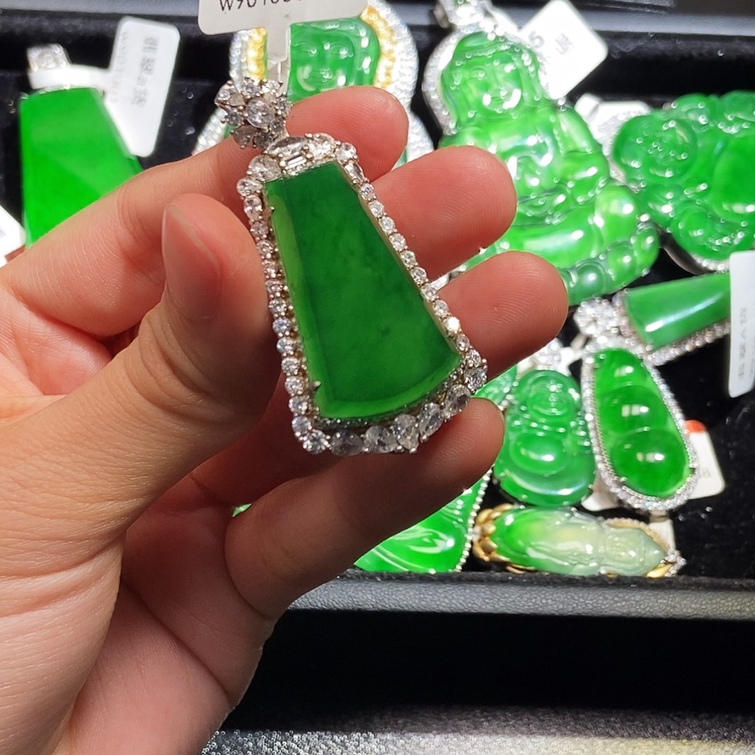 翡翠未镶嵌吊坠(不含链)