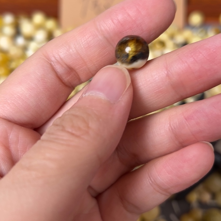 蜜蜡未镶嵌裸石10.5mm一个