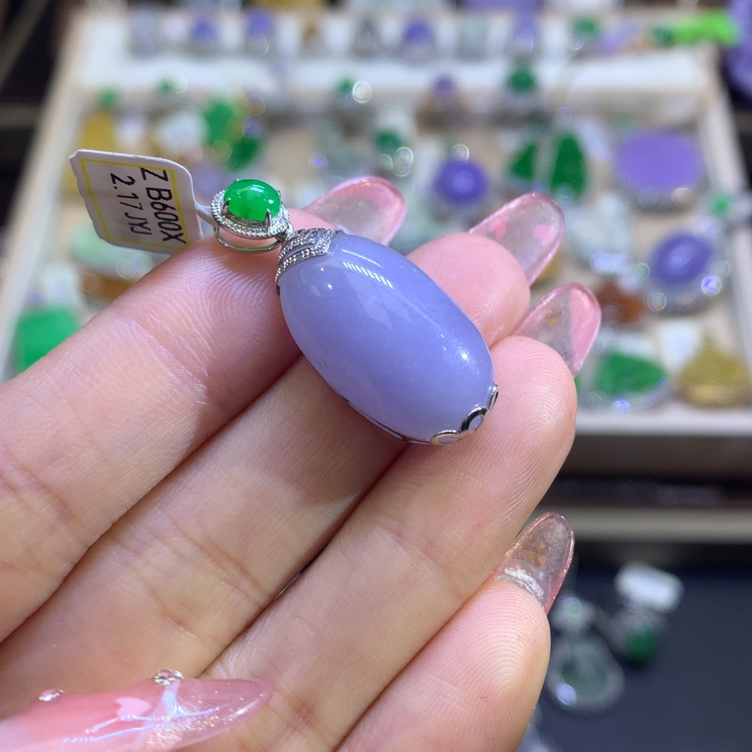 翡翠颈饰18K金镶嵌翡翠