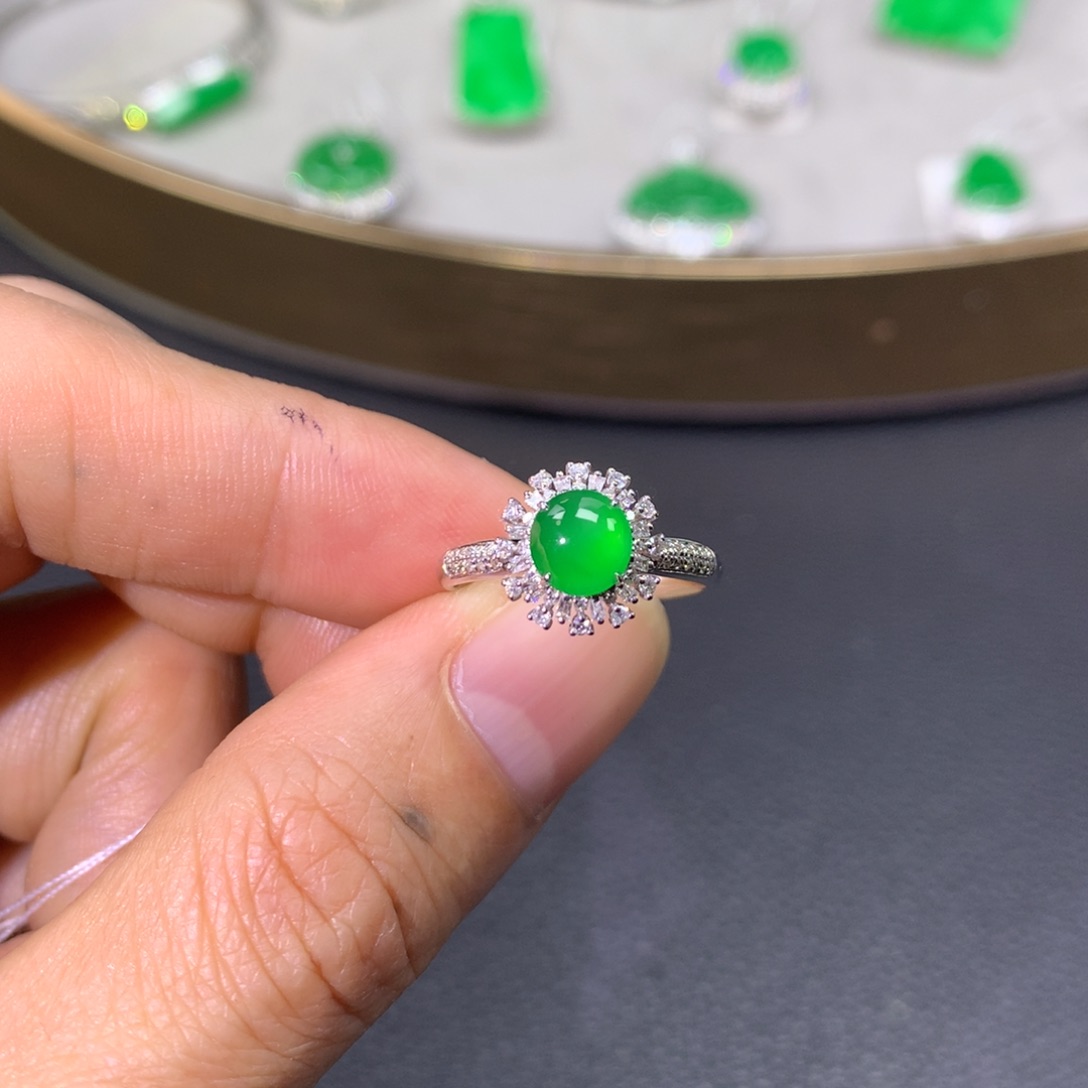 翡翠戒指18K金镶嵌翡翠