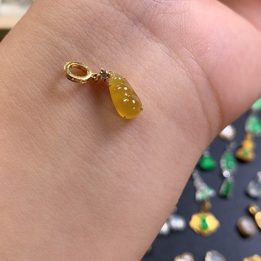 翡翠18K金镶嵌颈饰