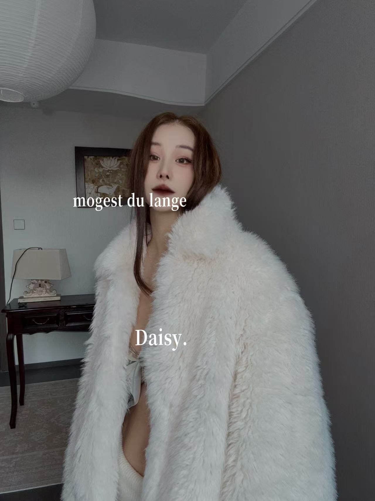 Daisy  白色保暖皮毛一体短外套