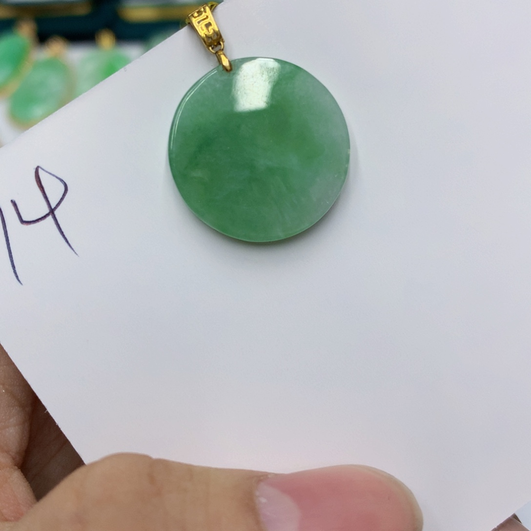 翡翠颈饰18K金镶嵌翡翠