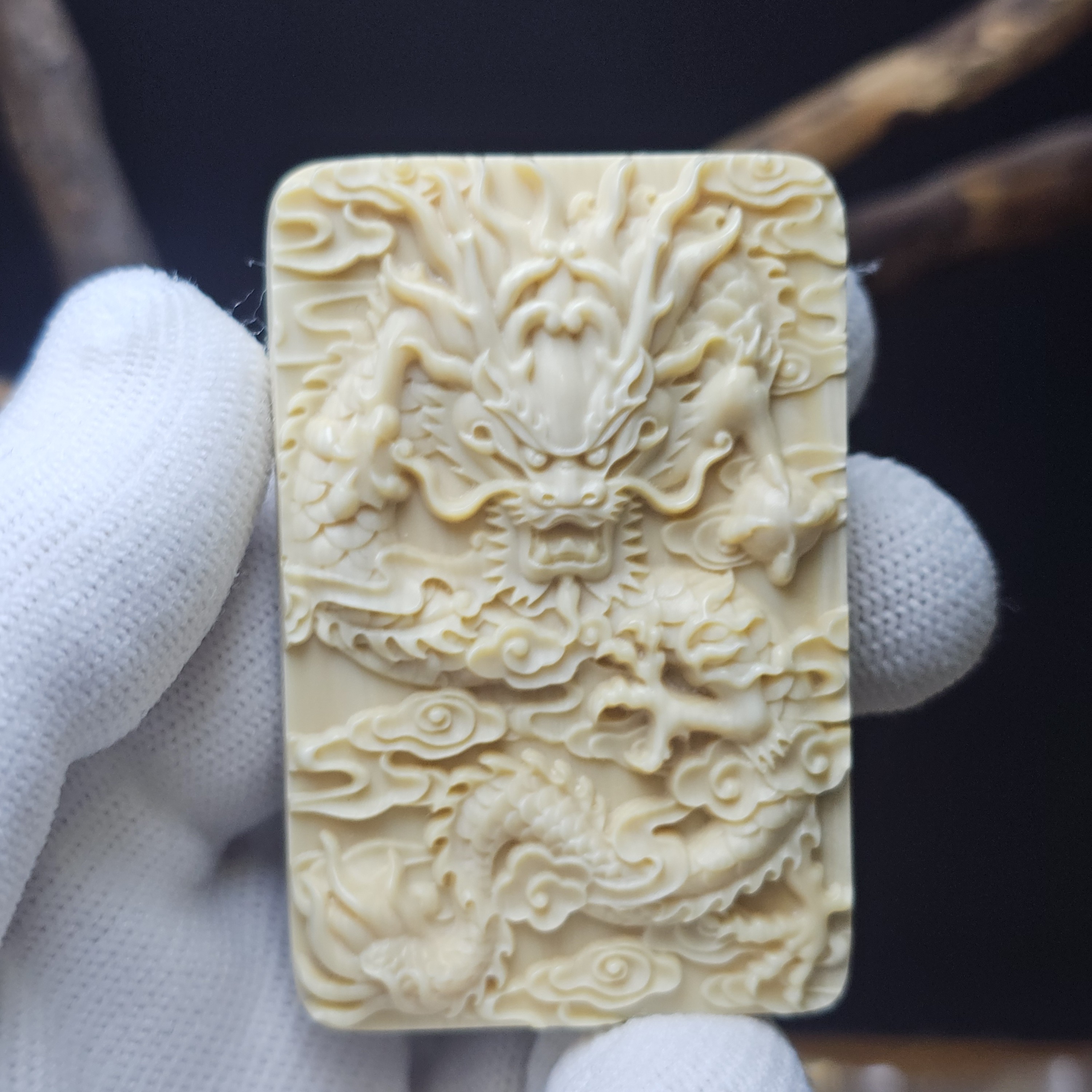 天然猛犸牙龙牌吊坠