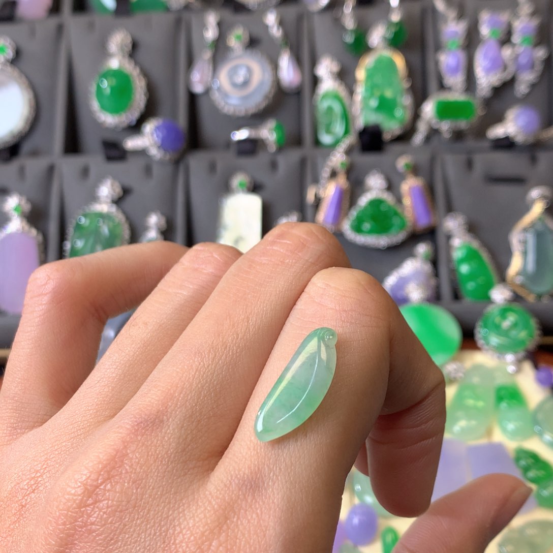 翡翠颈饰未镶嵌裸石